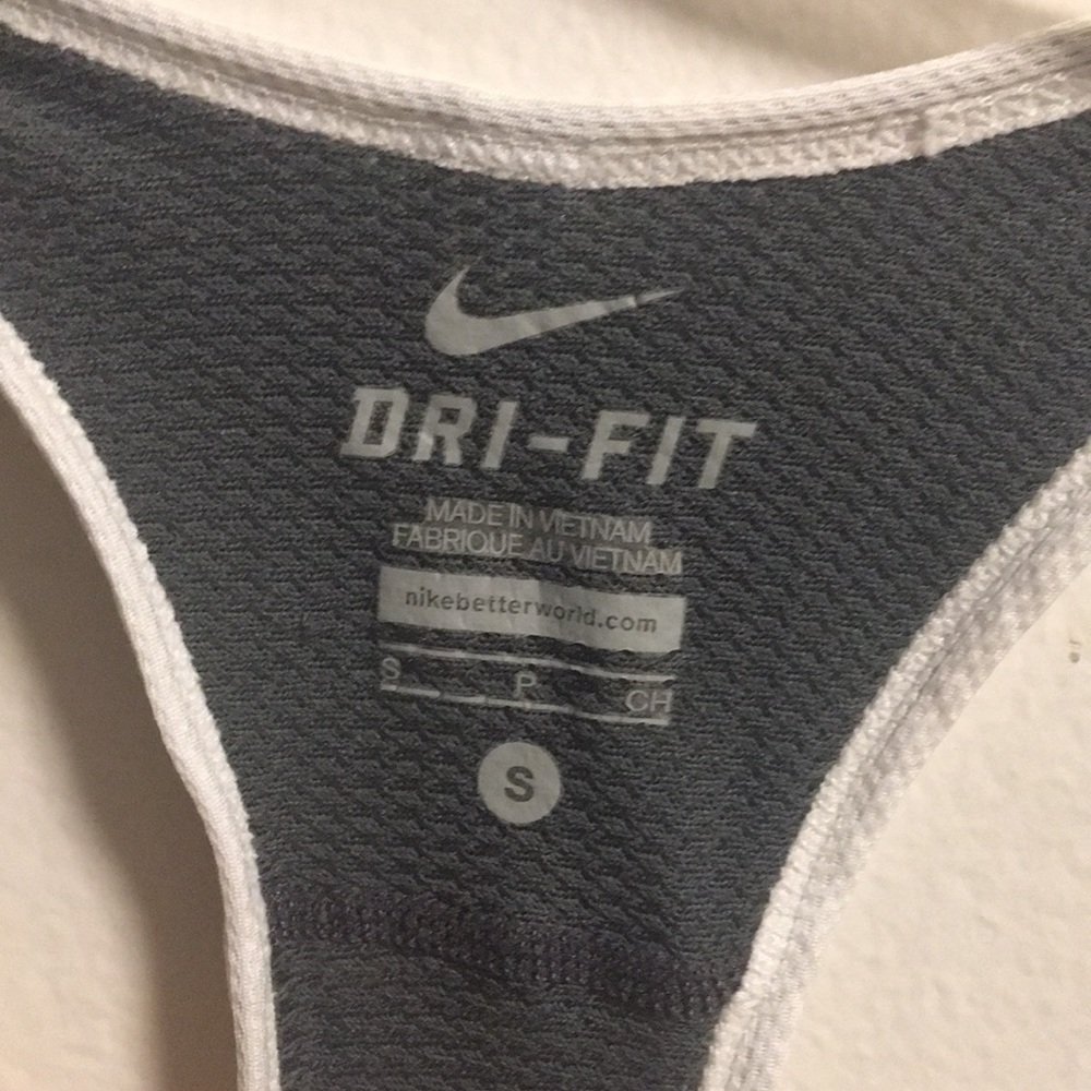Nike - Picture 2 of 6